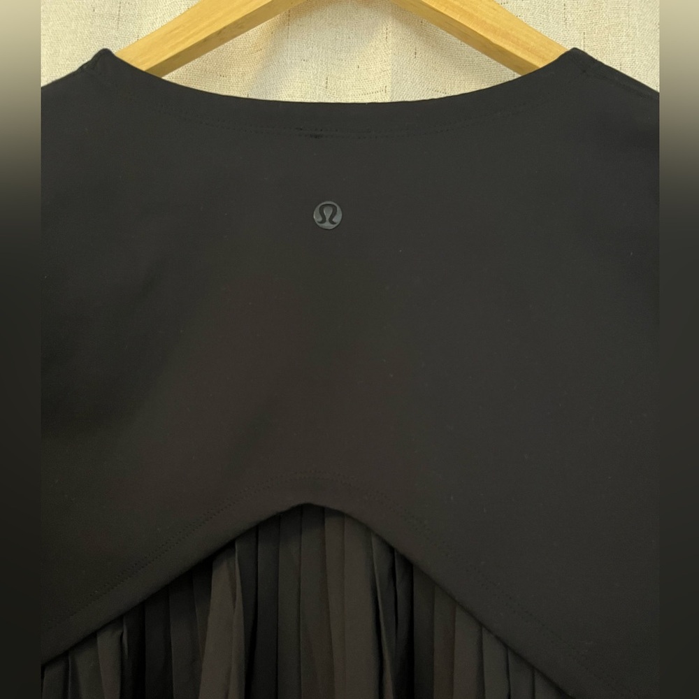 Lululemon Chic Black Long Sleeve Women's Top gym-wear outing-wear - Picture 9 of 9